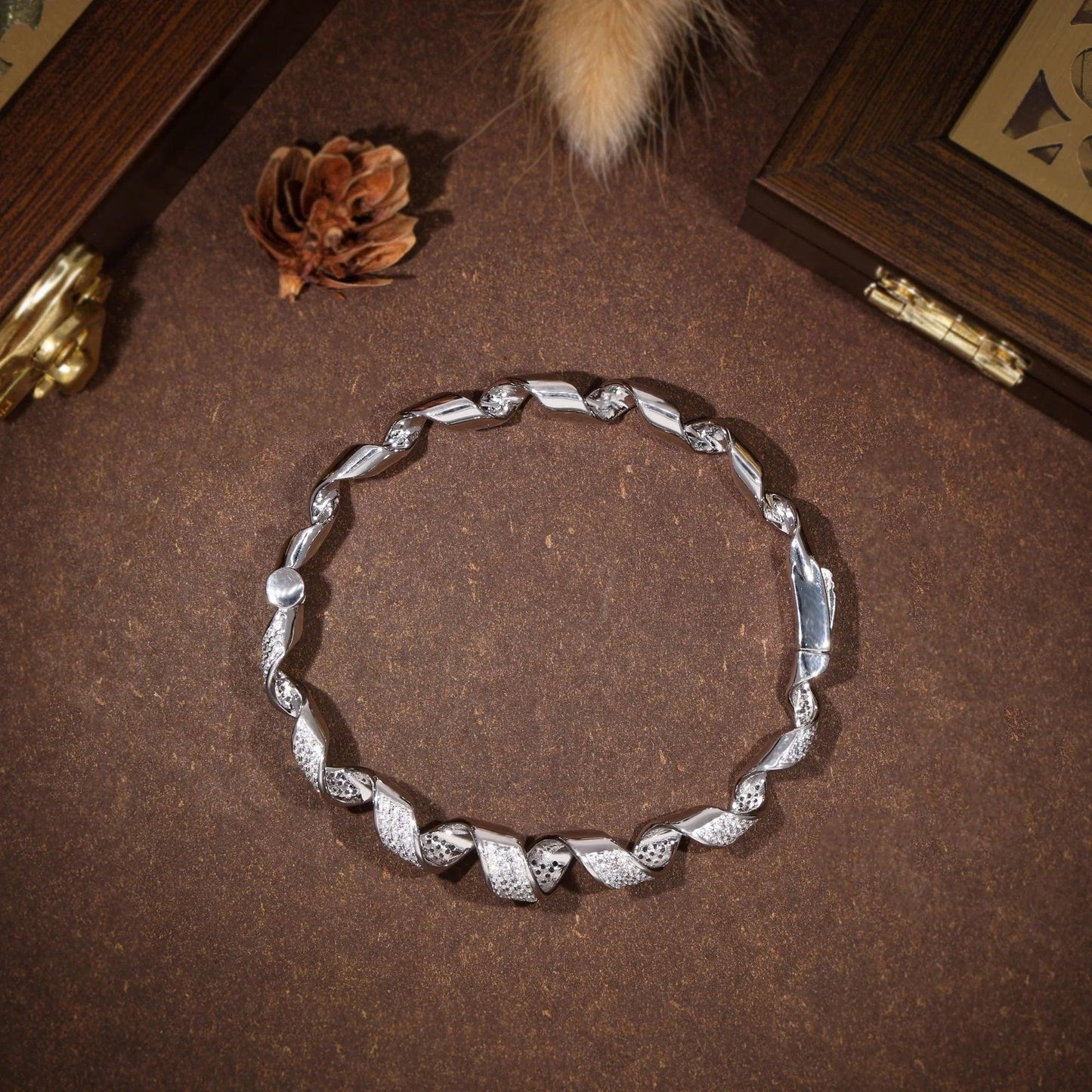 925 Silver Curly Bracelet for Women Party Wear